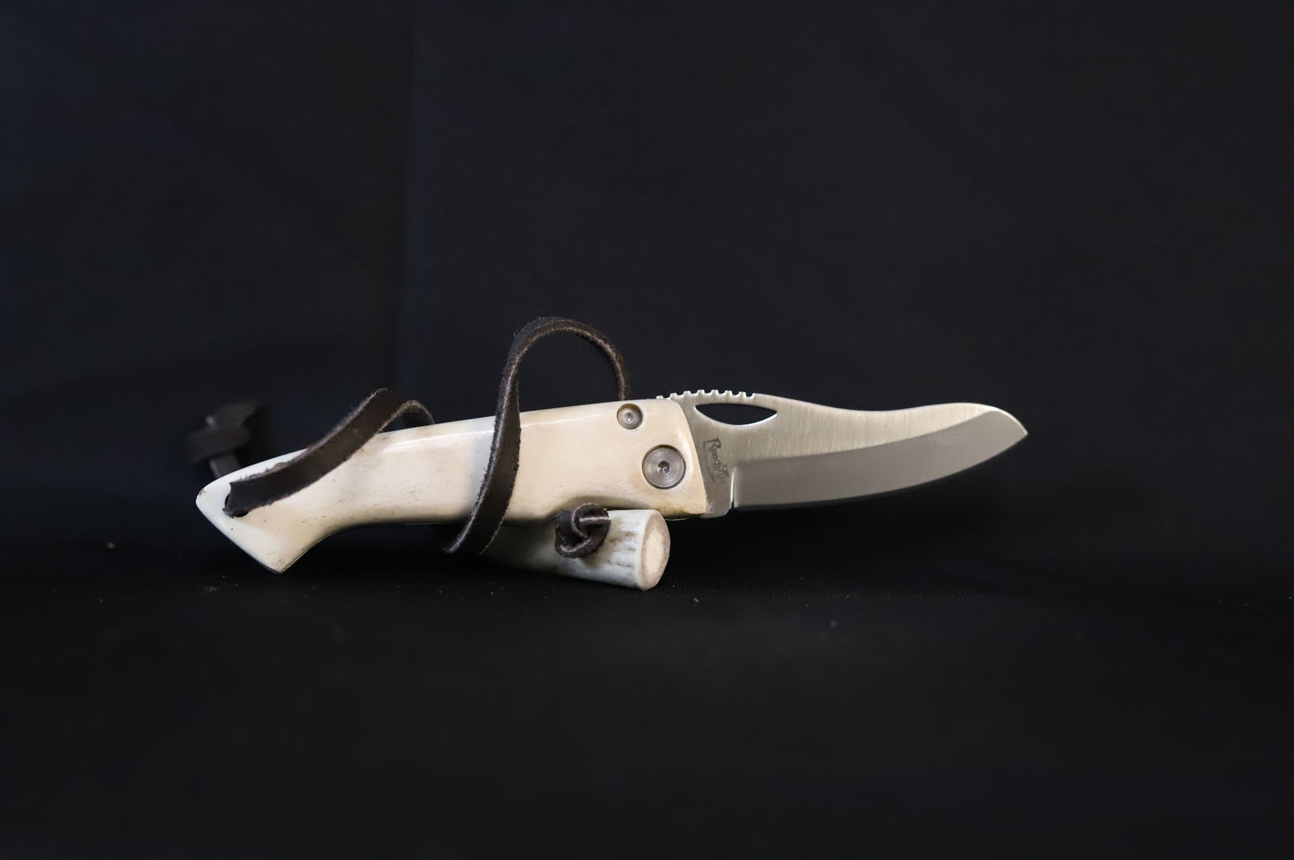 "White Knight" Folding Blade