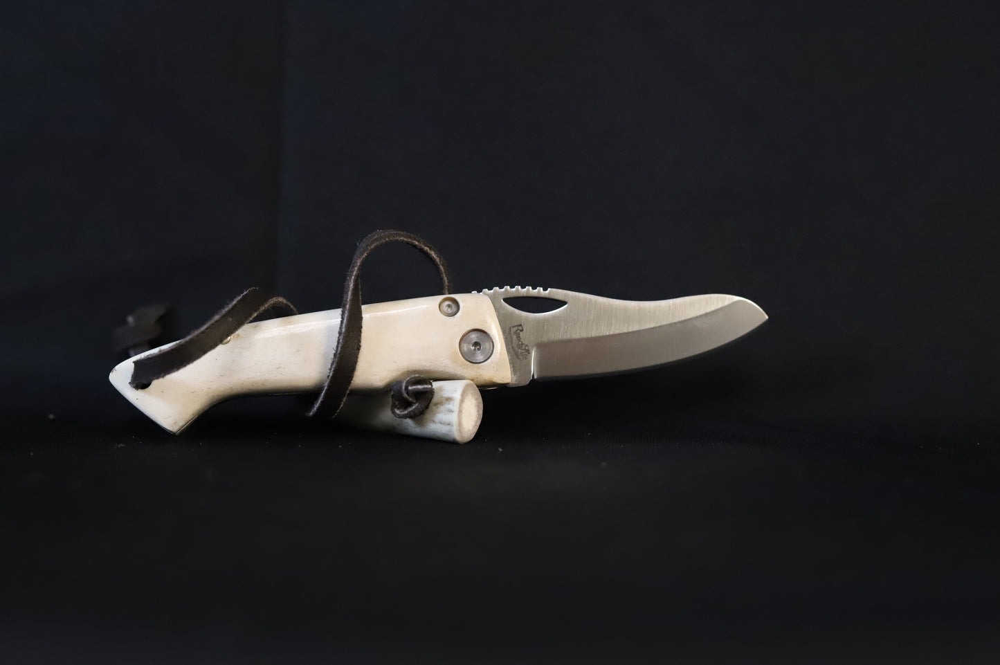 "White Knight" Folding Blade